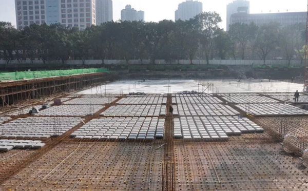 鑫河邦建材温馨提醒：秋寒渐起，请注意保暖.jpg
